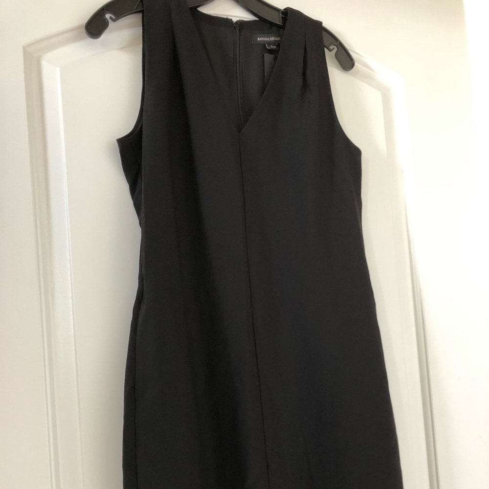 NWT. Banana Republic Pleated-Shoulder Shift Dress